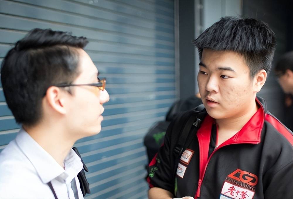 godv深夜复盘远古比赛,面对有uzi与doinb的qg,韦神开启锐评!