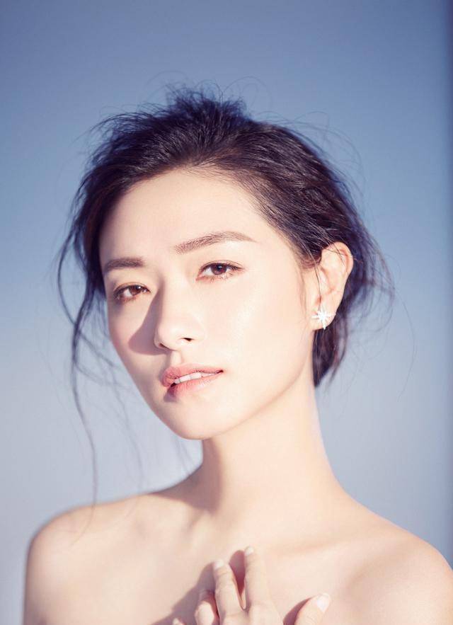 演员万茜演绎多种风格,优雅迷人,完美诠释多重魅力_角色_郑秋冬_油菜