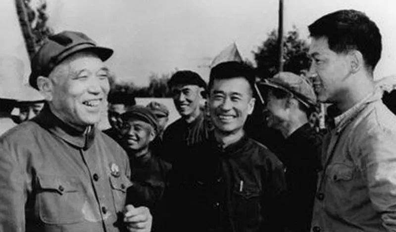 八大军区对调时，陈锡联任北京军区司令员，搭档的三位政委是谁？