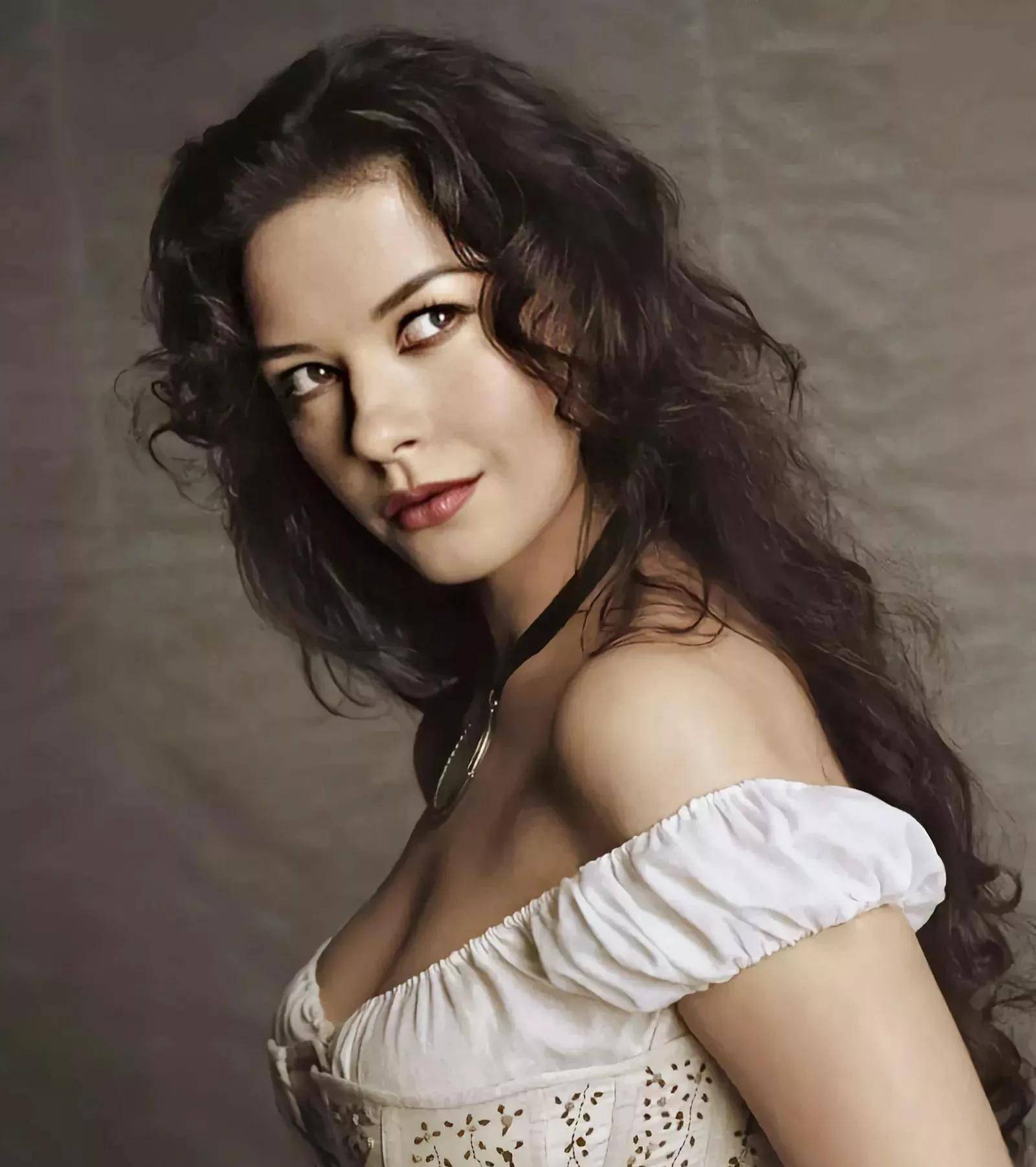 最美"佐罗夫人",一代人的女神,古典英伦美人_泽塔_道格拉斯_琼斯