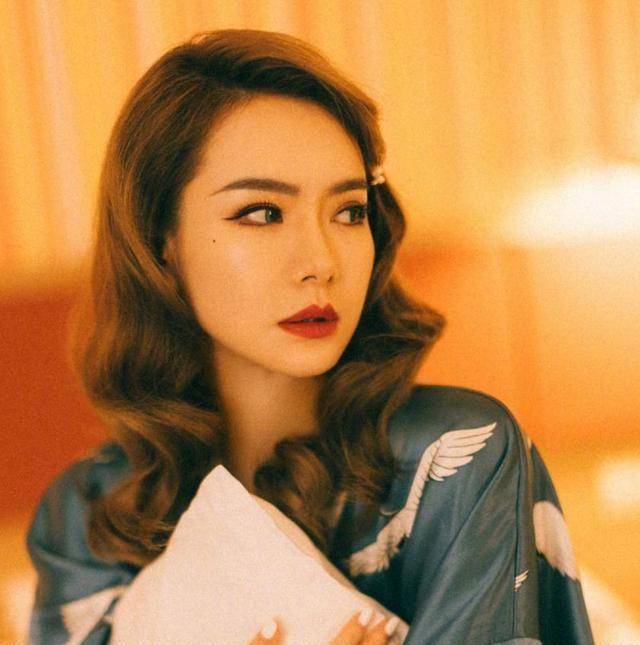 以为戚薇和女儿长得够像,看到李承铉妹妹后,才知道啥叫复制粘贴_感情