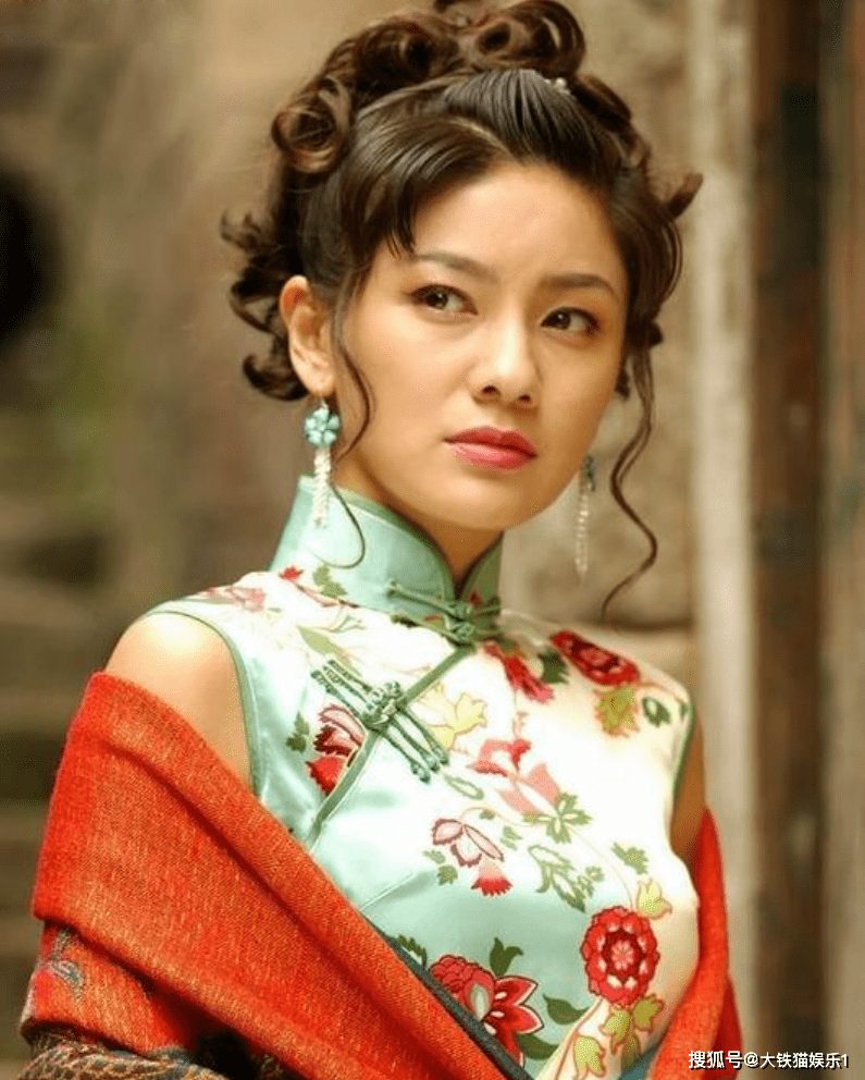 五,岳菁蔚岳菁蔚从中国传媒大学播音与主持专业毕业后,曾在央视三套