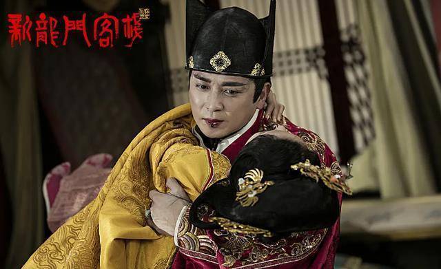 其次还有就是造型问题上,从剧照中可以看得出这位一定是饰演的太监了