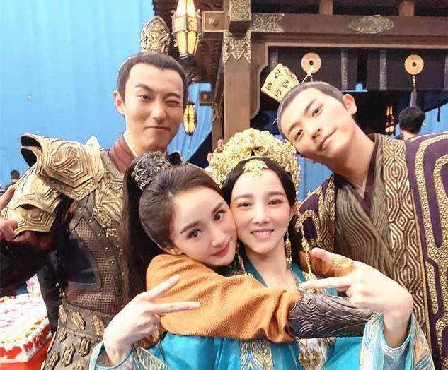 许凯,周冬雨主演的仙侠古偶《千古玦尘》已经赶在6月档开播,业内比较