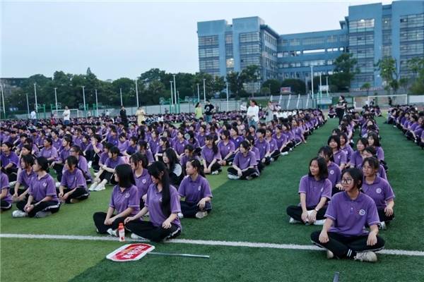 湘潭市工贸中专举行防溺水安全知识公开课进校园活动_方法_自救_师生