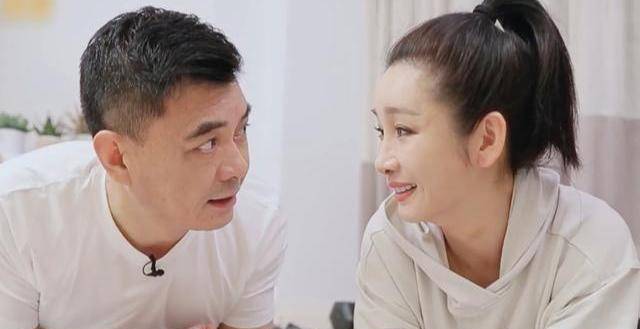 事实上,秦海璐与王新军的相处模式,源于秦海璐的一种疾病——社交恐惧