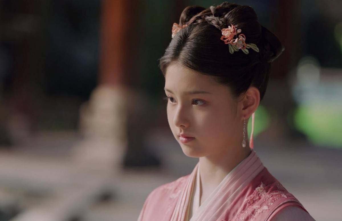 印红从柳家到顾家一直跟随柳玉茹,不仅是柳玉茹最信任的侍女,也是真正