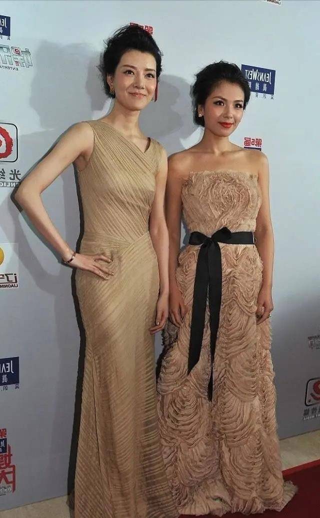 车晓真很自信,肉嘟嘟的大鼻子和刘涛的合照,穿裸裙更有高贵气质_装饰