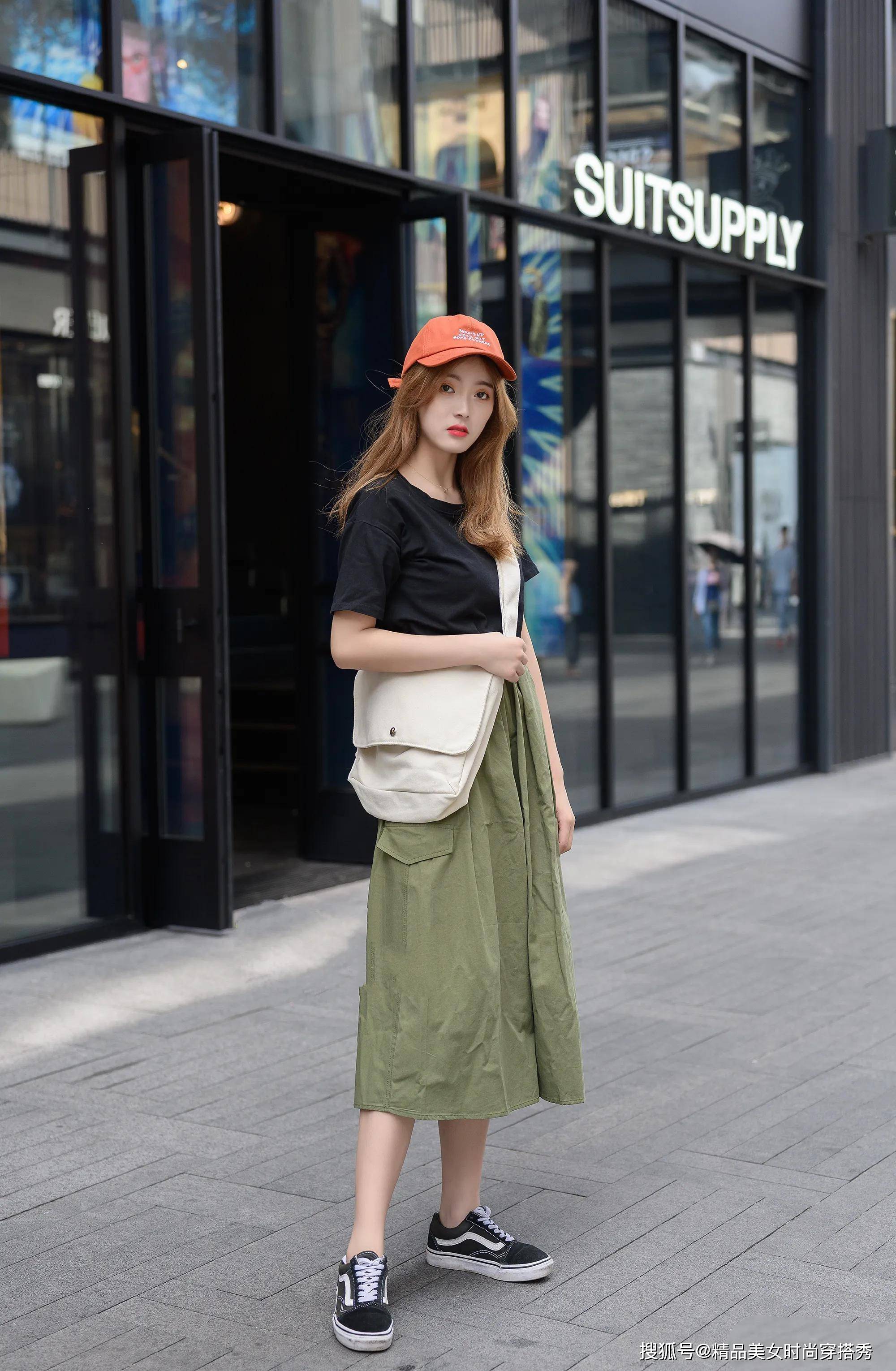 夏日出街穿搭,连衣裙,短裤,半身裙这样穿,穿出自信和美丽_女性_时尚