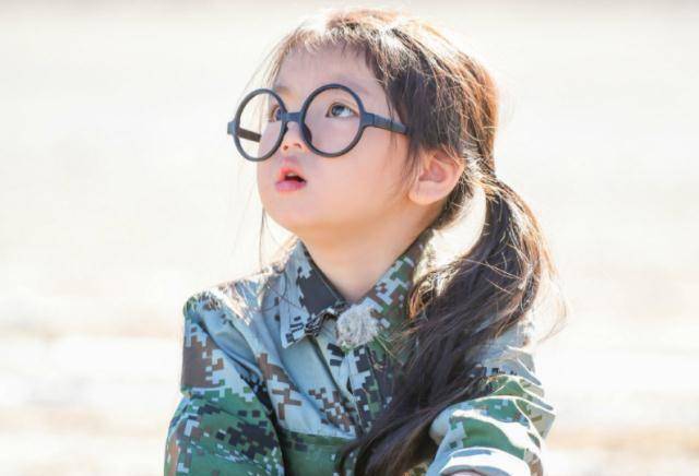 有种"美貌"叫阿拉蕾,变身清新少女不算啥,还意外撞脸乔欣_照片_网友