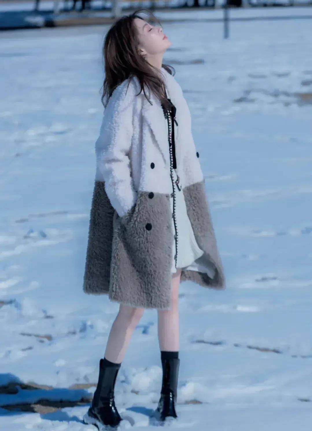 被殷桃圈粉,穿毛绒大衣精致又可爱,"半个冬天,半个夏天"太棒了_外套