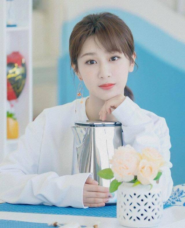 艺人新媒体指数榜:邢邵林反超王一博跻身前三,杨紫任然稳居第一_肖战