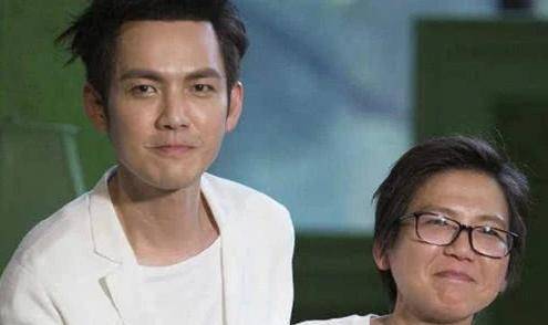 有种遗传叫"偏男不偏女",钟汉良长相帅气,妹妹却相貌平平_孩子_家长