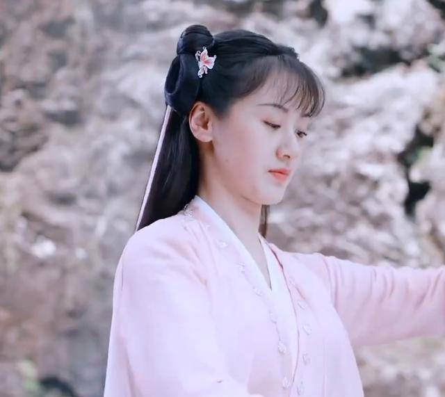 袁冰妍穿古装,一下子梦回《琉璃》,气质上和褚璇玑却全然不同_貂蝉