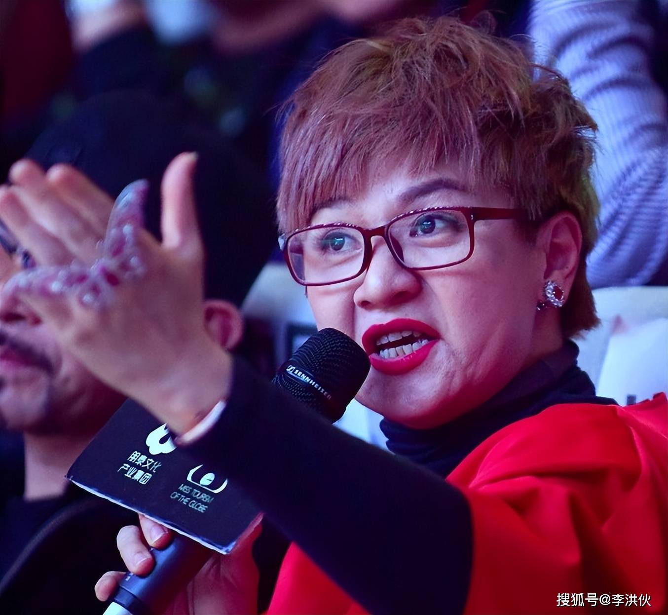 曾经嚣张跋扈如今疯狂收割,柯以敏再度道歉,网友为何不原谅她?