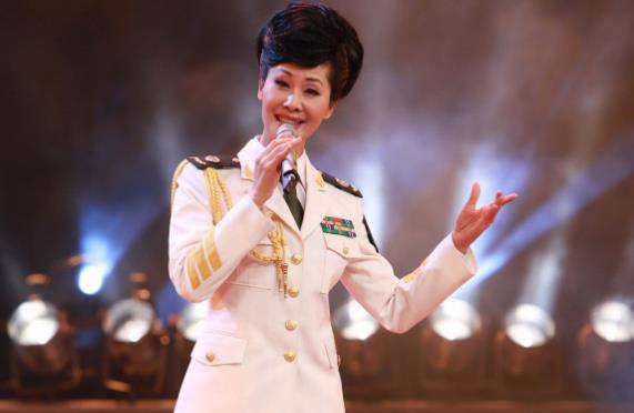 于文华24岁女儿现身,身材优越大长腿吸睛_李凡_李欣霏_大江南北