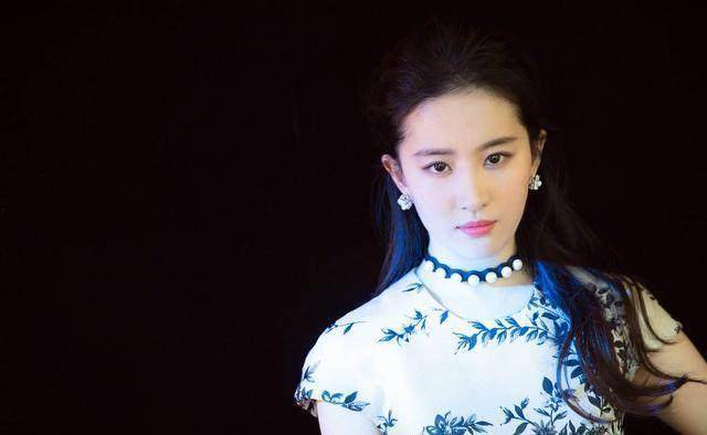 时装之夜刘亦菲精修图和未ps图差别太大,网友:两者对比唐嫣真美_活动