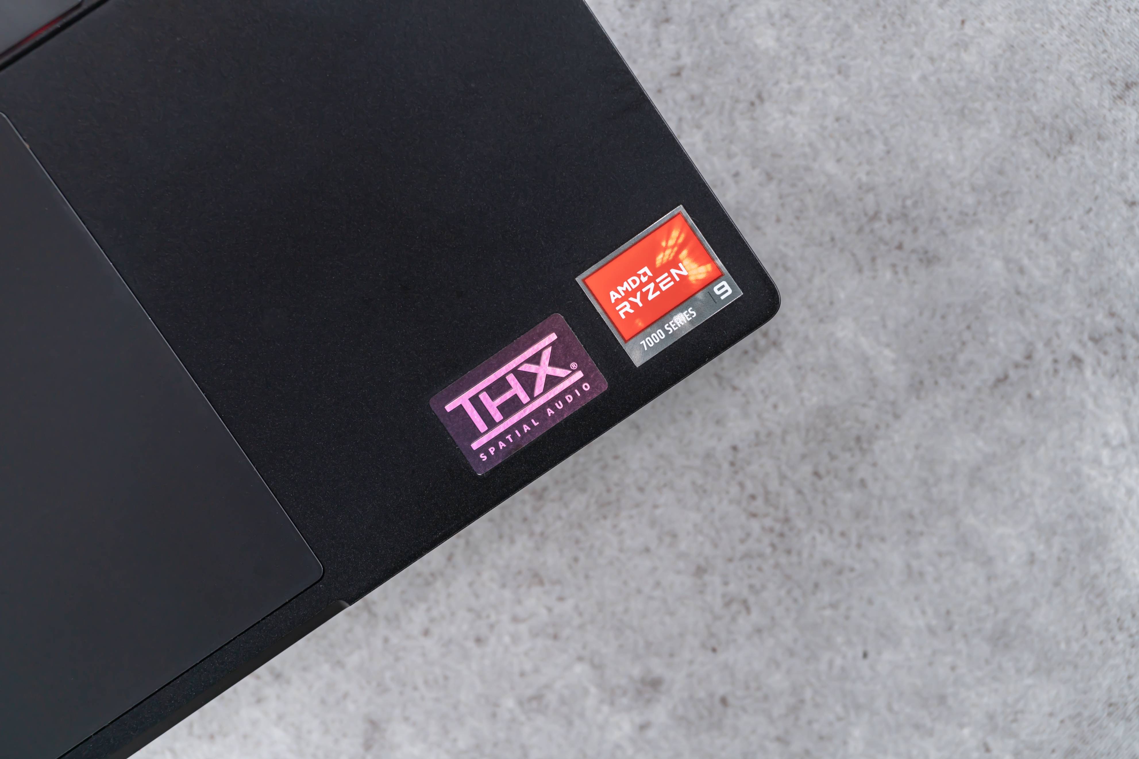 西装暴徒雷蛇灵刃 14:锐龙 9 7940hs   rtx 4070 的 amd 锐龙高端游戏