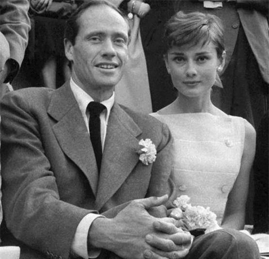 公认全球美丽优雅女人,从年轻到老妪历经坎坷,自己却