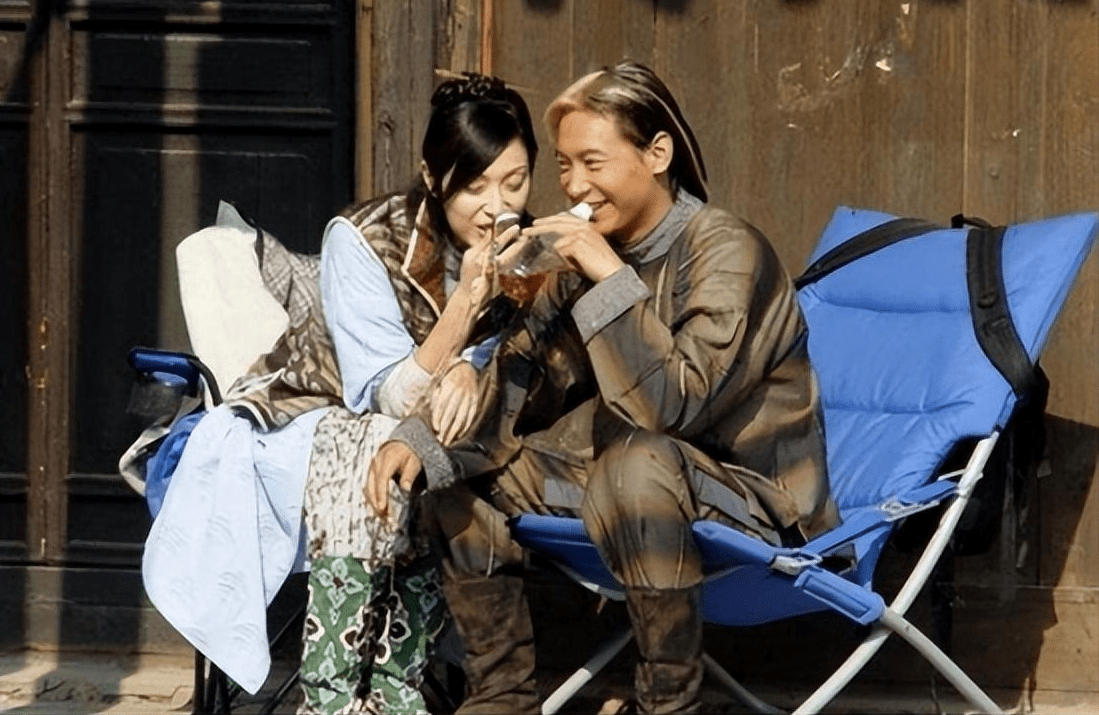 和陈法蓉分手后,杨俊毅并没有沉浸在失败的感情中无法自拔,而是把心思