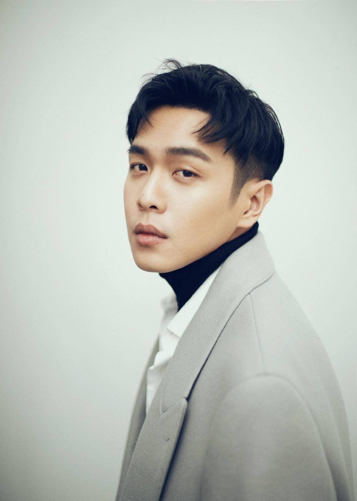 张若昀打唇钉,穿深v:狂野男孩!从来不缺上热搜的梗_回应_网络_睡袋