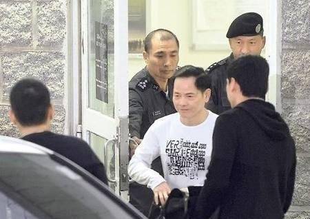 澳门黑帮大佬,统领10万马仔,曾勒索张子强1亿,还逼他下跪道歉_香港