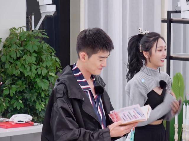 张翰节目公开新恋情时,谁注意吴宣仪的举动?