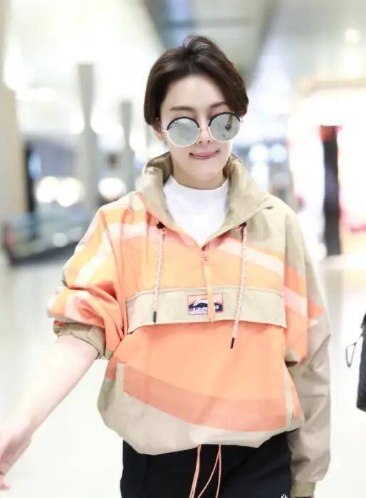 张馨予婚后头发越来越短,英姿飒爽,这才是军嫂的样子!_风格_短发_造型