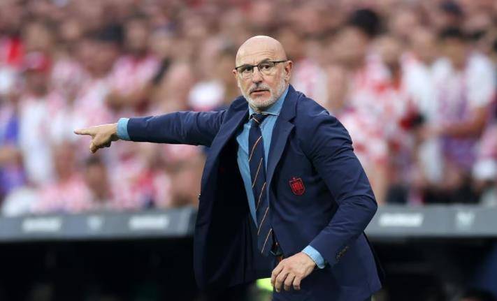 61岁老帅4战夺冠卡塔尔世界杯结束后,恩里克离开了西班牙国家队,而61