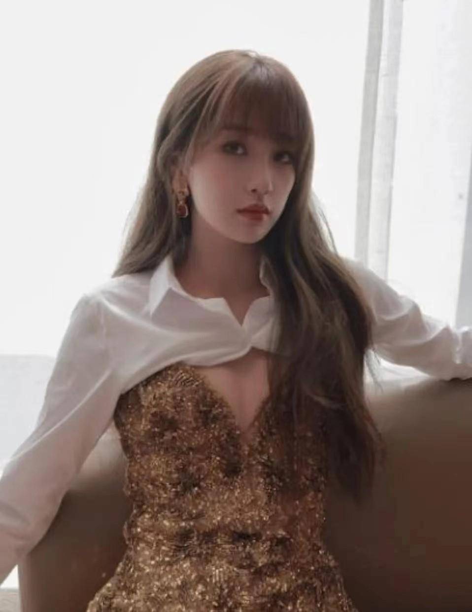 虞书欣穿最美内衣,干干净净想秀青春惹争议和支持_风格_的设计_连衣裙