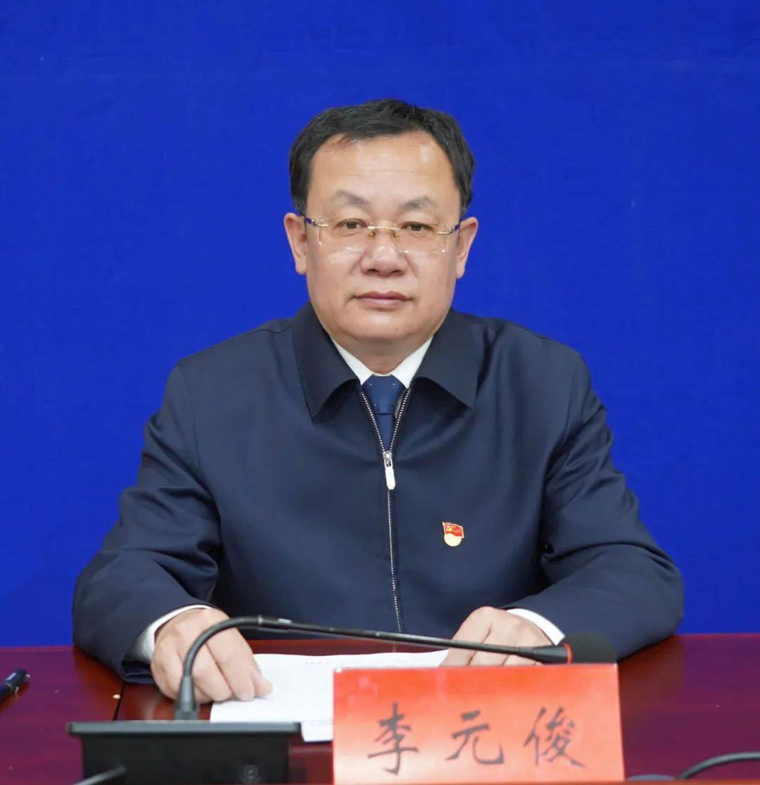 大同市工信局党组成员,副局长 李元俊:本场发布会议程有两项.