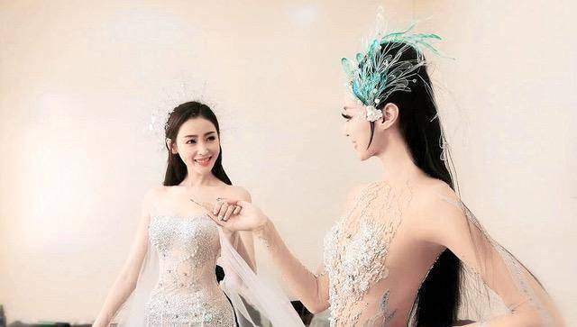 张天爱是29岁,李沁也是29岁,看两人同框,差距不是一般大_那会_印象