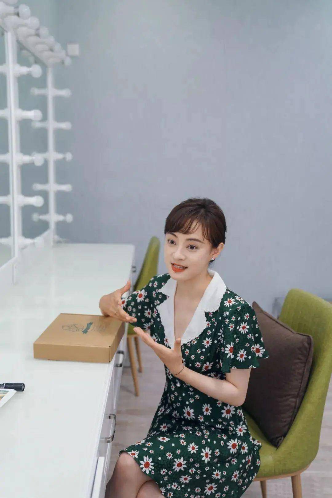 孙俪的长发很惊艳,没有整容,没有打针,她还是那么漂亮,她长得像20岁的