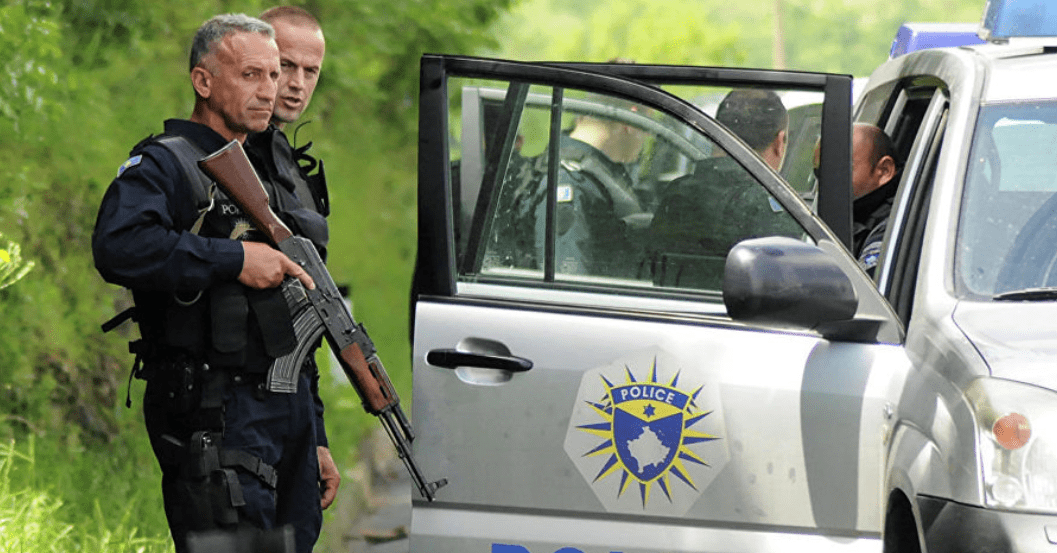 束手无策,塞尔维亚被迫释放三名"入侵"警察后,武契奇真情吐露_冲突