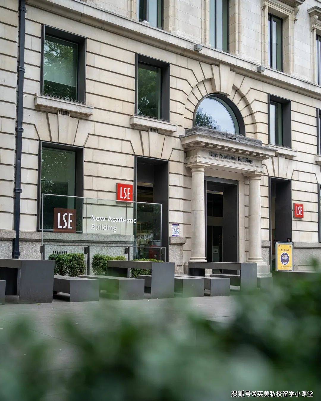 伦敦政经 (LSE)最近把教学楼名字改成了一名中国留学生父亲的名字。_Cheng_毕业_官网