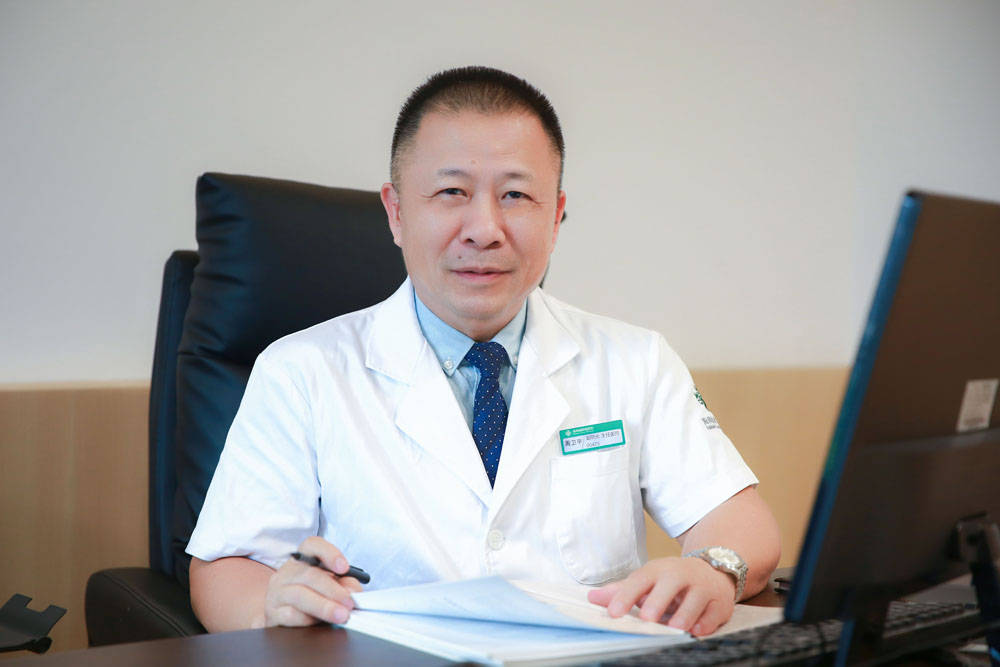 作为海南本土成长起来的一位优秀胃肠外科专家,周卫平始终视患者为