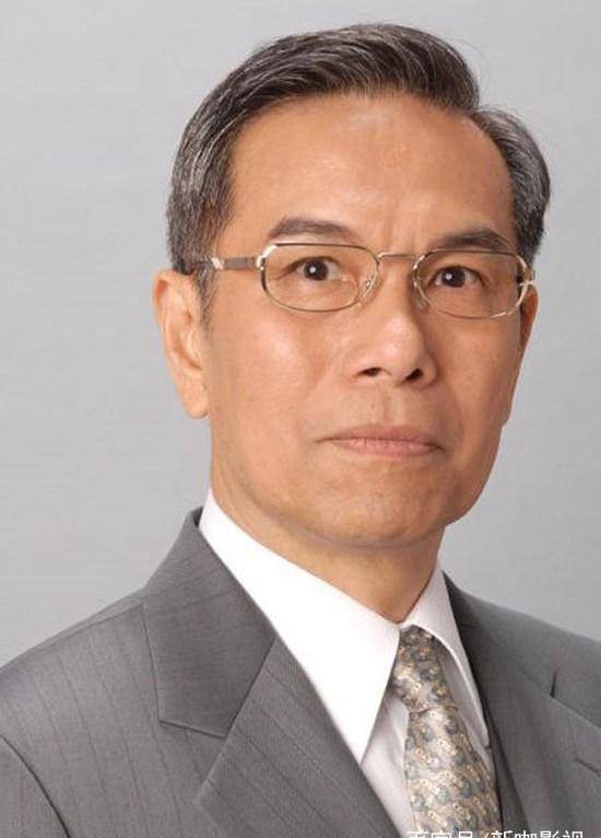 离婚后的陈鸿烈1983年再次遇到了真爱,跟比他小很多的徐世荣在一起