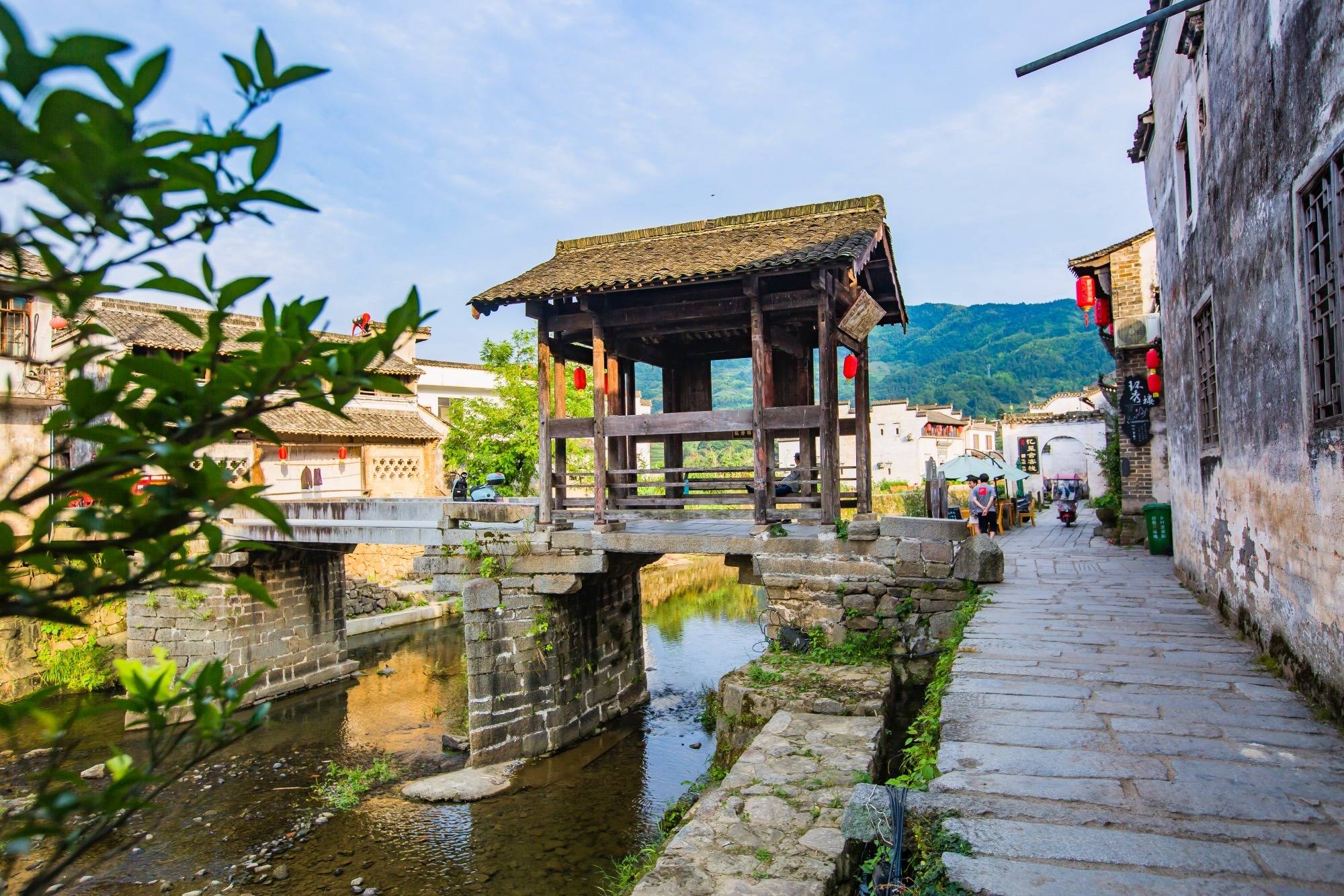 安徽皖南呈坎古镇,村中藏有众多古建筑,还有着神秘奇特的风水