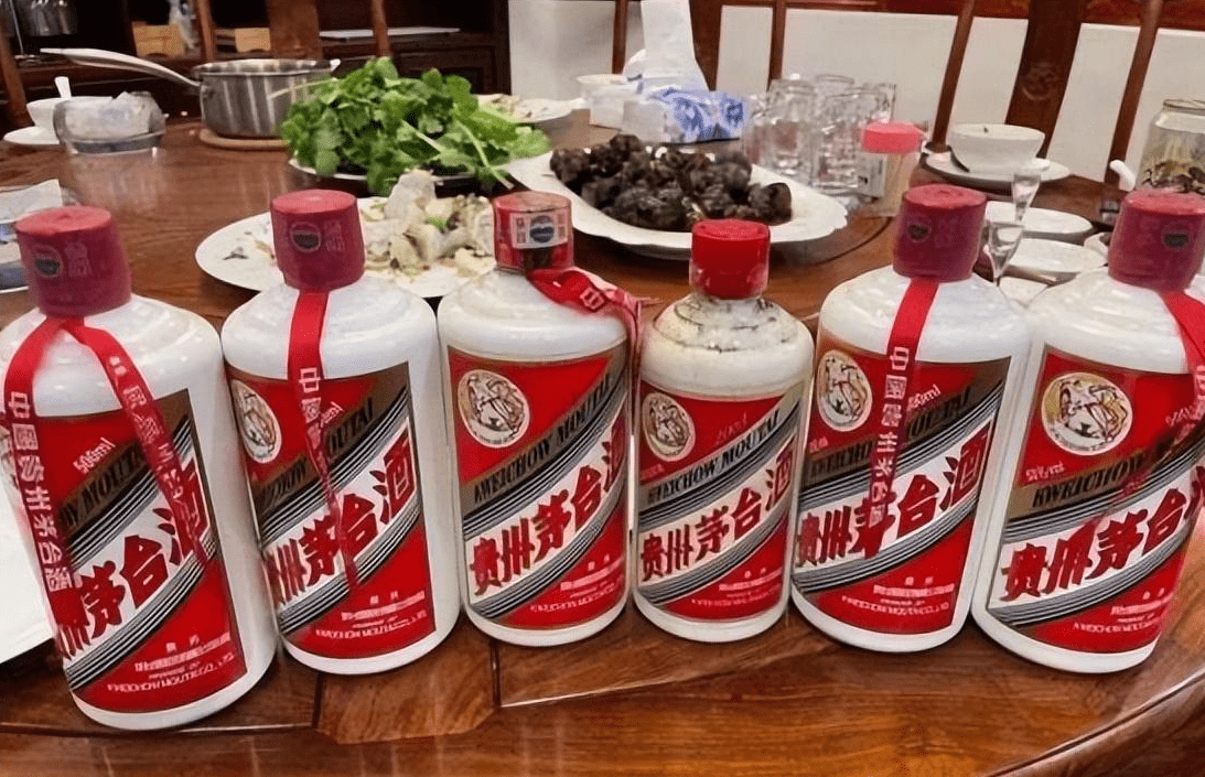 辽宁一家聚餐,喝光了6瓶35年茅台,保姆拿走了空瓶,竟"天价"出手_味道
