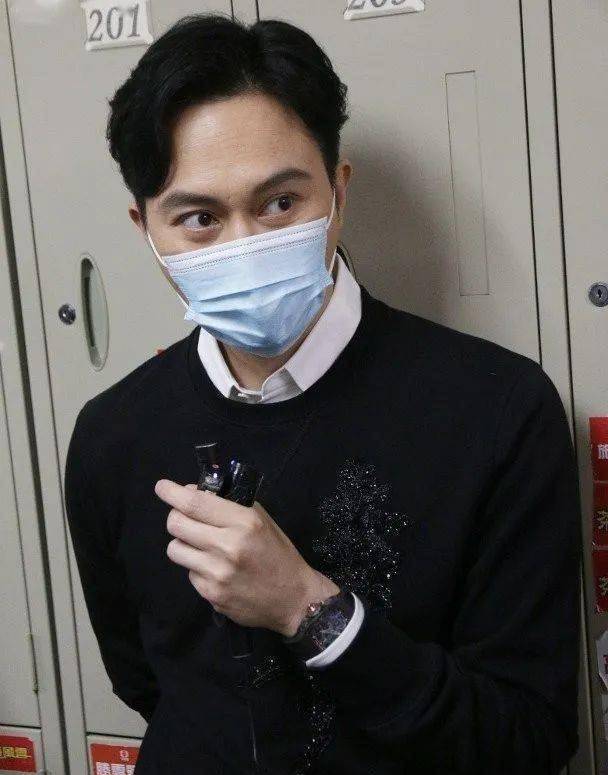 张智霖重返tvb拍剧?张继聪浸几个钟桑拿:烚到烂晒_阿聪_开心_屋企