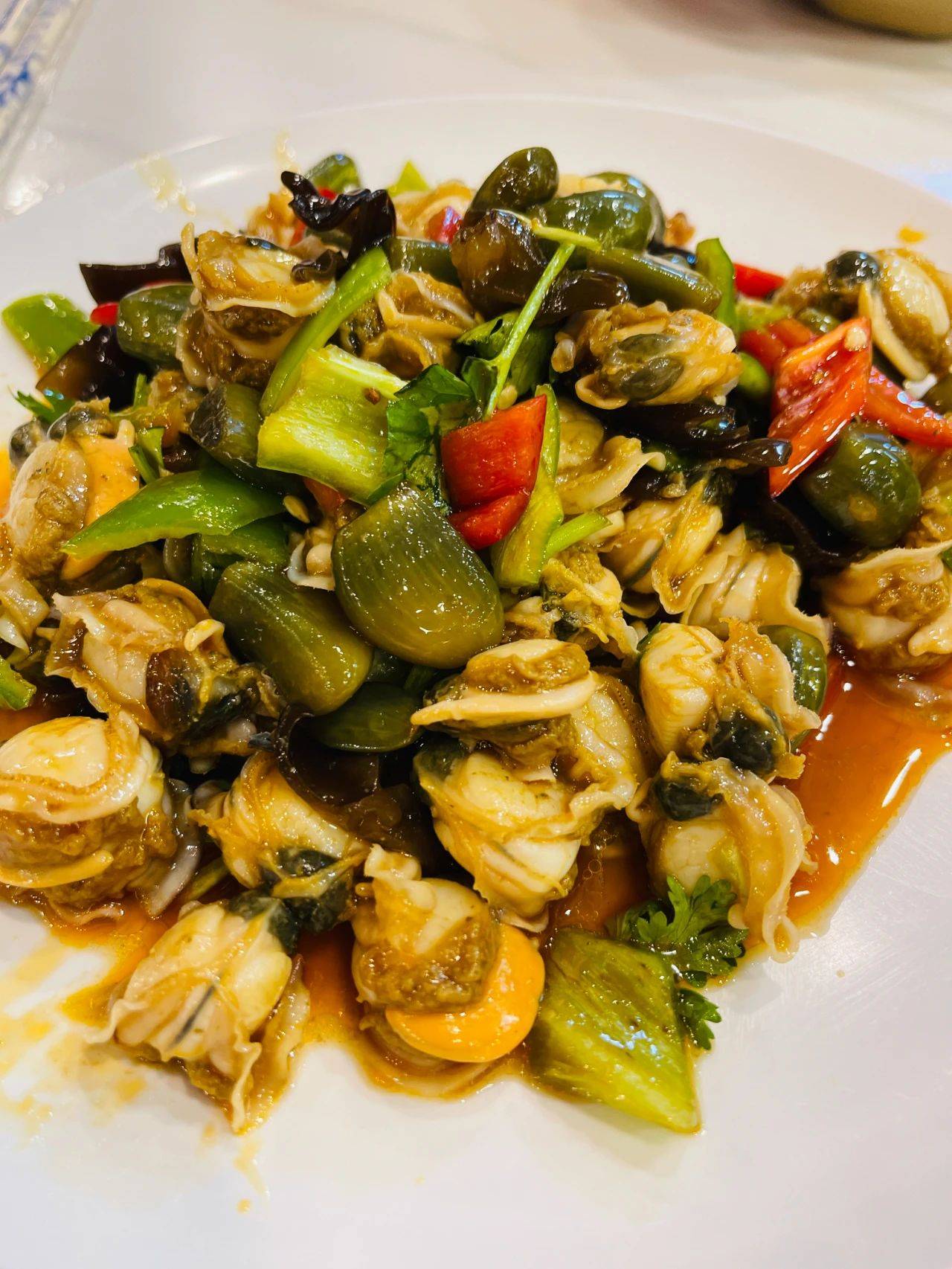 扇贝肉清甜鲜美,也很舍得用料,【鲜椒腊八蒜拌扇贝肉】这