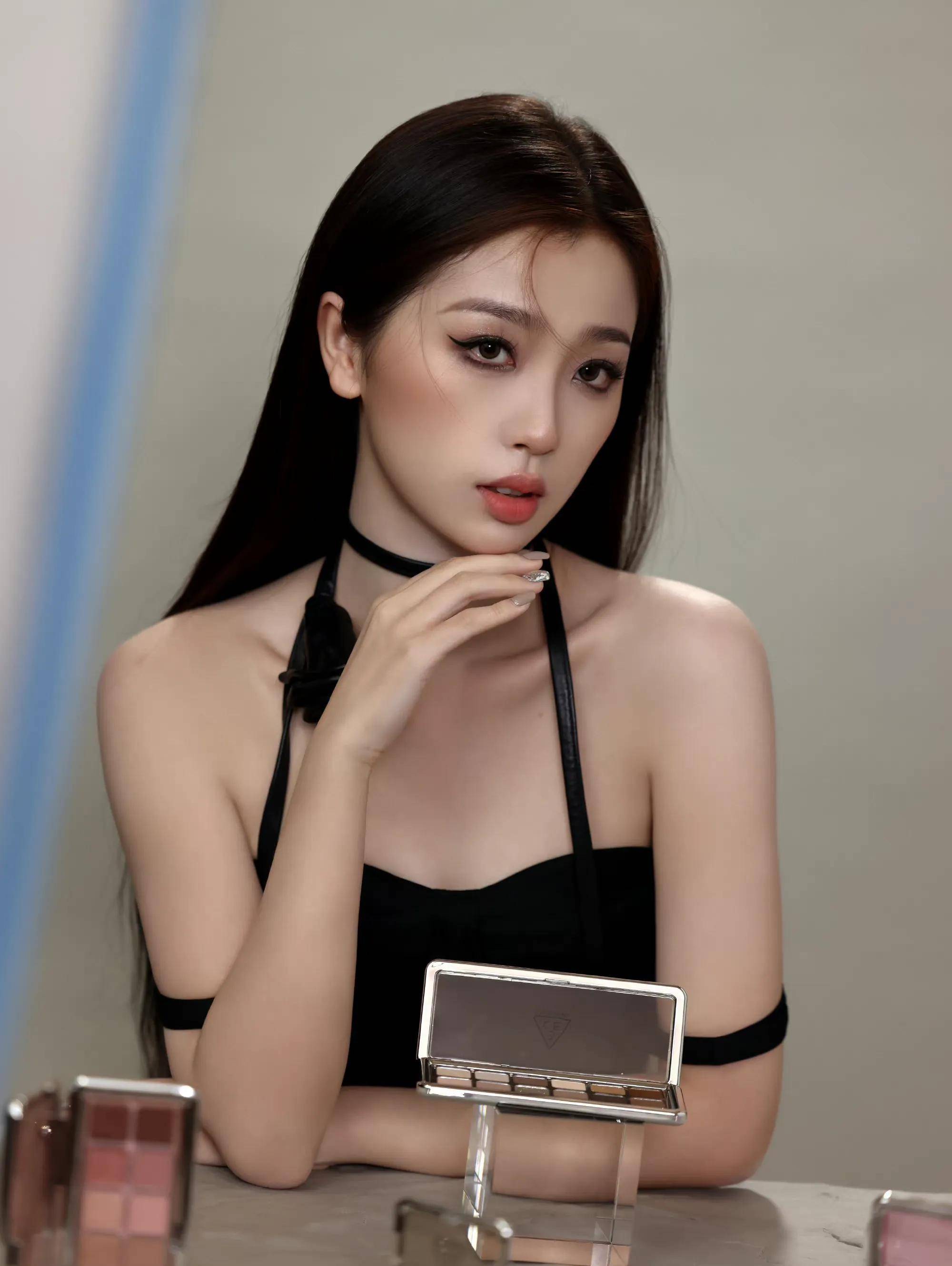 虞书欣紫金公主裙大露肩雪肌火辣性感烟熏钻妆梦幻甜美_紫色_蜡烛