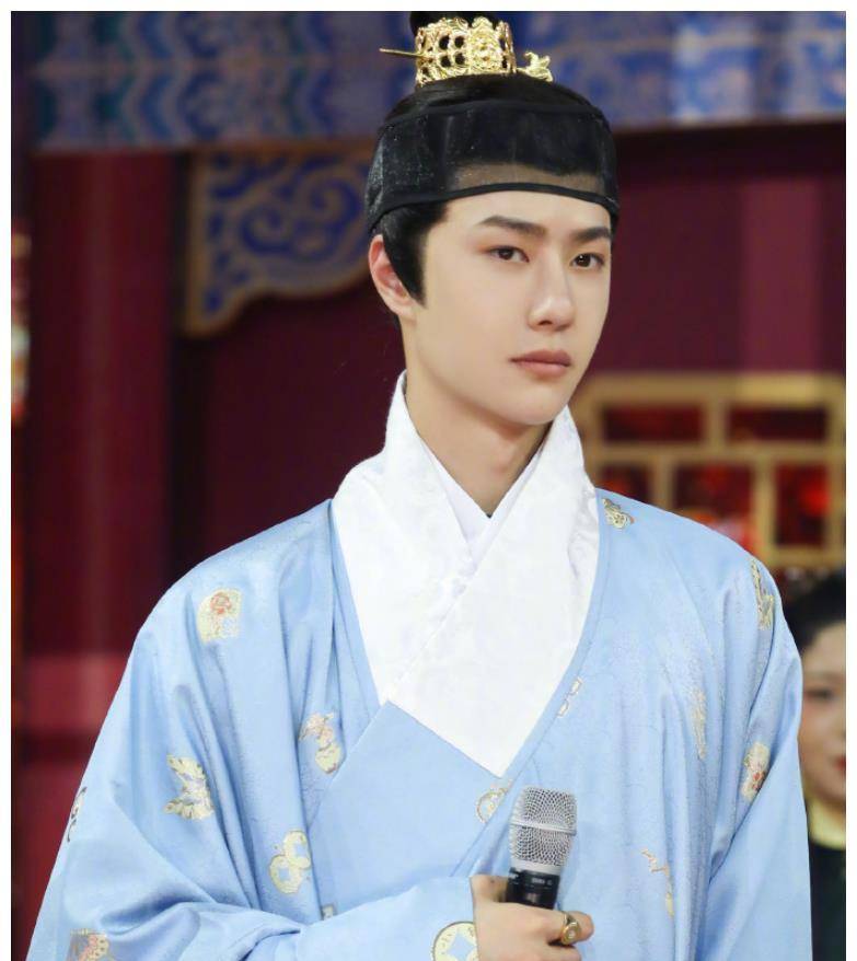 都说王一博于朦胧长得像,两人古装同框,身高差我没眼花?