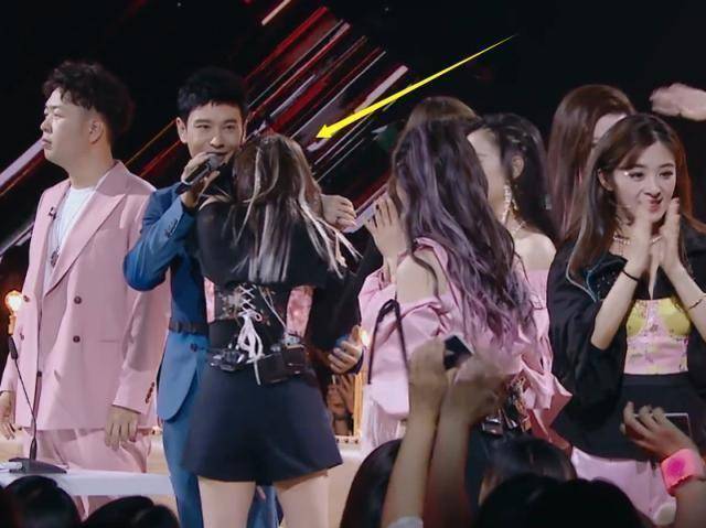 张雨绮组得票太低,谁注意她转身后的举动,黄晓明都不知道该咋办_观众