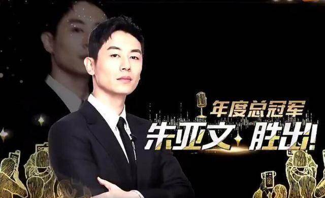 朱亚文在毕业后,和其他人一样拿着简历在剧组跑,但是又与其他人不一样