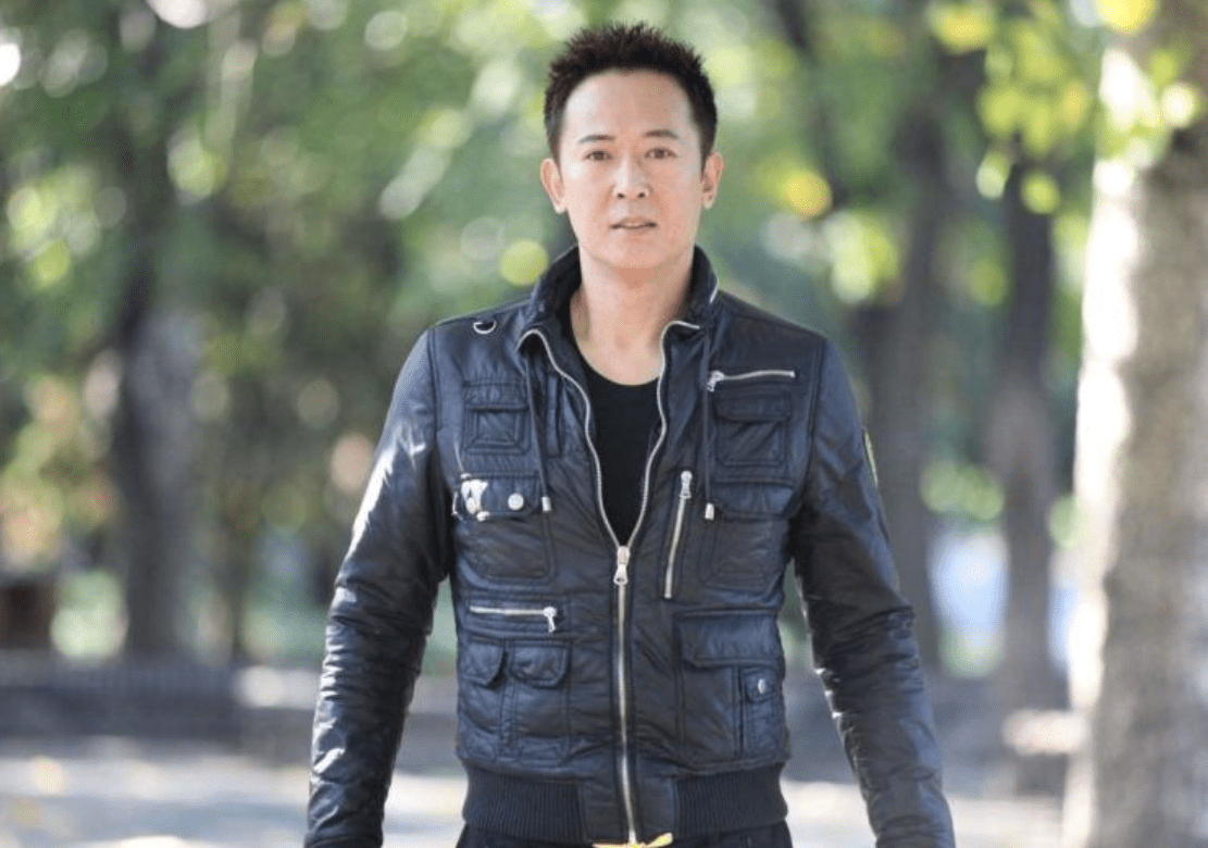 50岁汪正正探望恩师谷建芬,面部肿胀大变样,女儿刚考上国外名校_那英