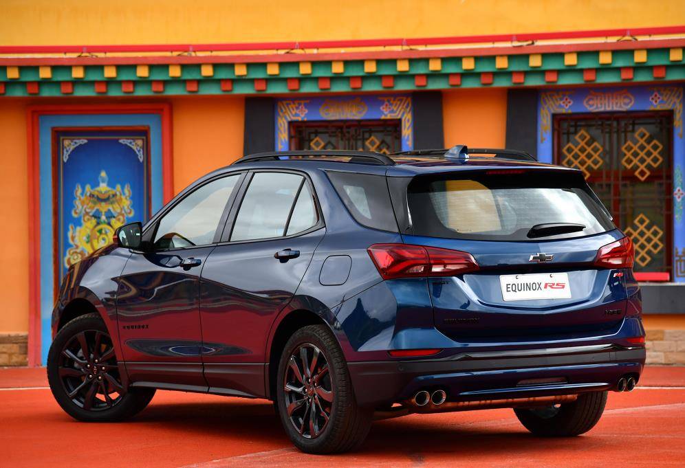 新款探界者还是采用了雪佛兰家族标志性的飞翼式座舱,和海外版车型