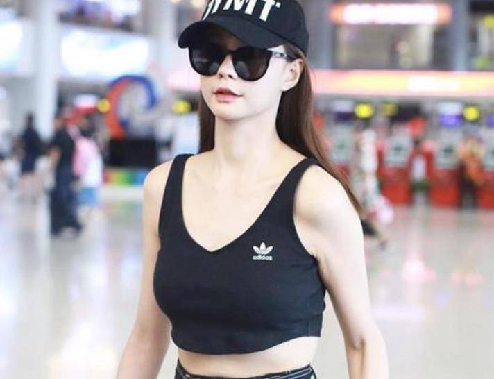 沈梦辰为了穿婚纱有多拼?穿露脐装露出马甲线,a4腰太诱人了!