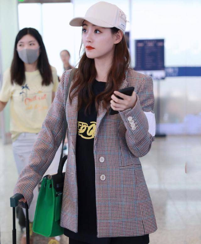 祝绪丹与jennie差5公分,都穿打底裤,却不是腿长就能赢!