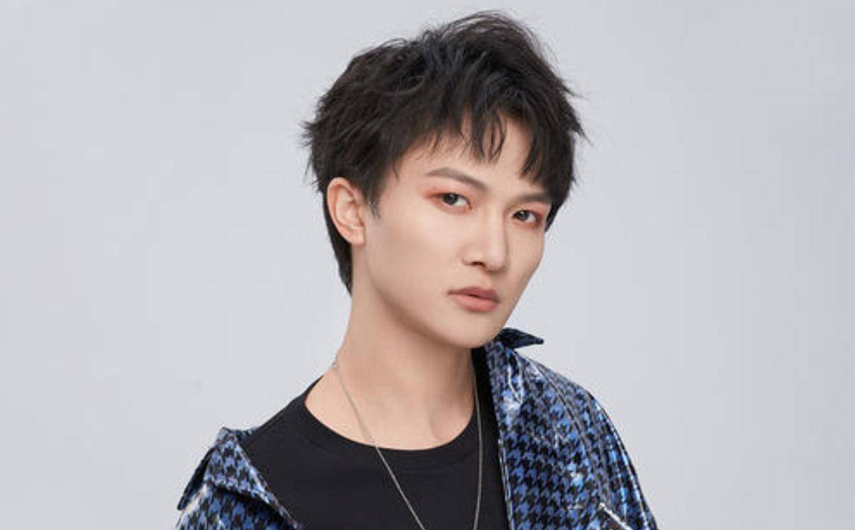 周深能有今天的成就,背后除了高晓松之外,还有一个绕不开的女人_尹约